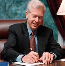 Image of Governor signing a letter